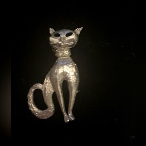 Cool Vintage Cat Brooch with Crystal Collar